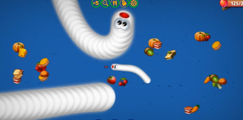 Start surviving by eating lots of food, weaving through other large creatures in Worms Zone .io MOD APK