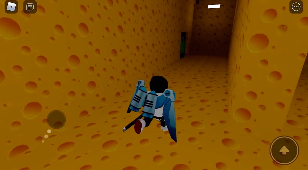 Escape the maze in Roblox MOD APK