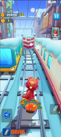 Điều khiển nhân vật chạy trên đường ray trong Subway Princess Runner MOD APK