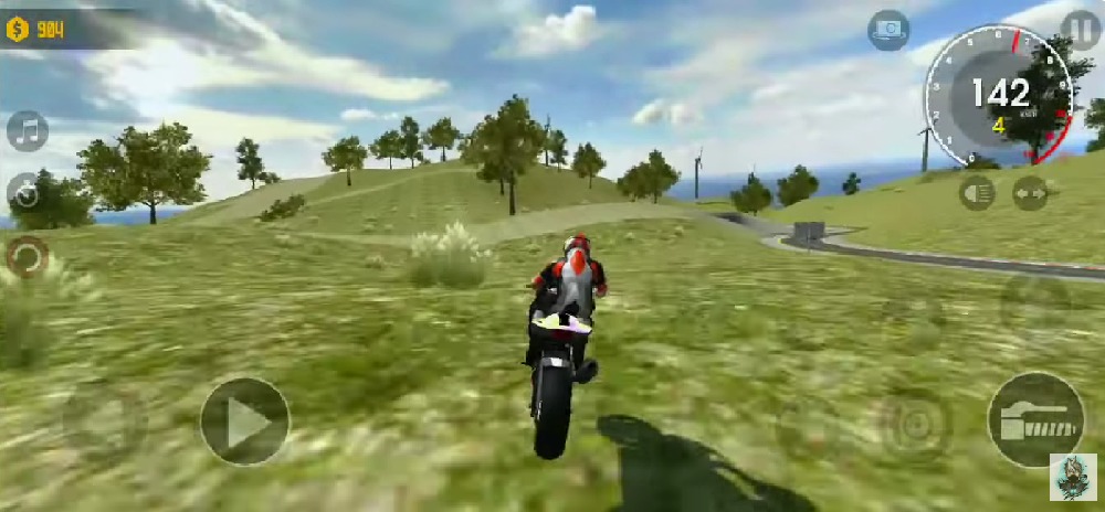 Thay đổi địa hình di chuyển và sử dụng kỹ năng lái xe trong Xtreme Motorbikes MOD APK.