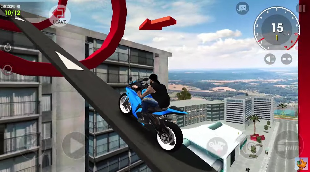 Giữ thăng bằng trên cao để vượt qua thử thách Xtreme Motorbikes MOD APK.