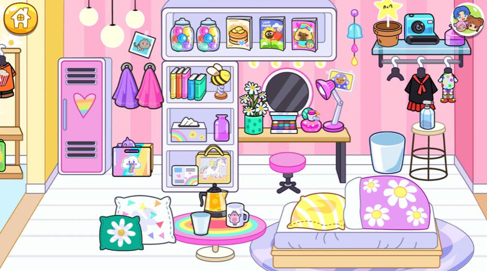 Change the location of items in the characters room in Emma's World MOD APK